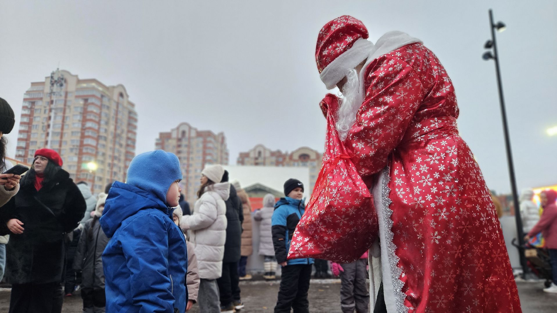 площадь собина, центральный парк победы, дед мороз, фестиваль про_морозов, шествие дедов морозов, долгопрудный,