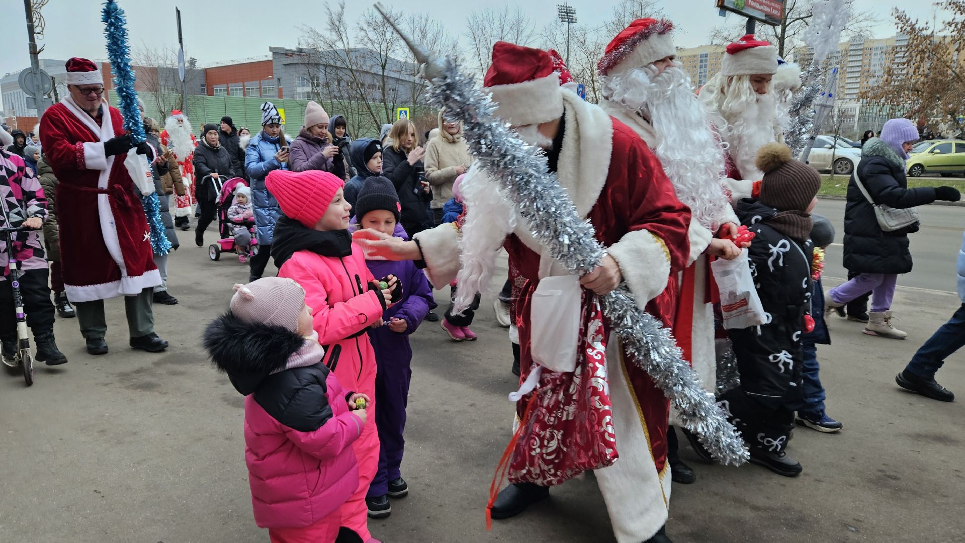 площадь собина, центральный парк победы, дед мороз, фестиваль про_морозов, шествие дедов морозов, долгопрудный,