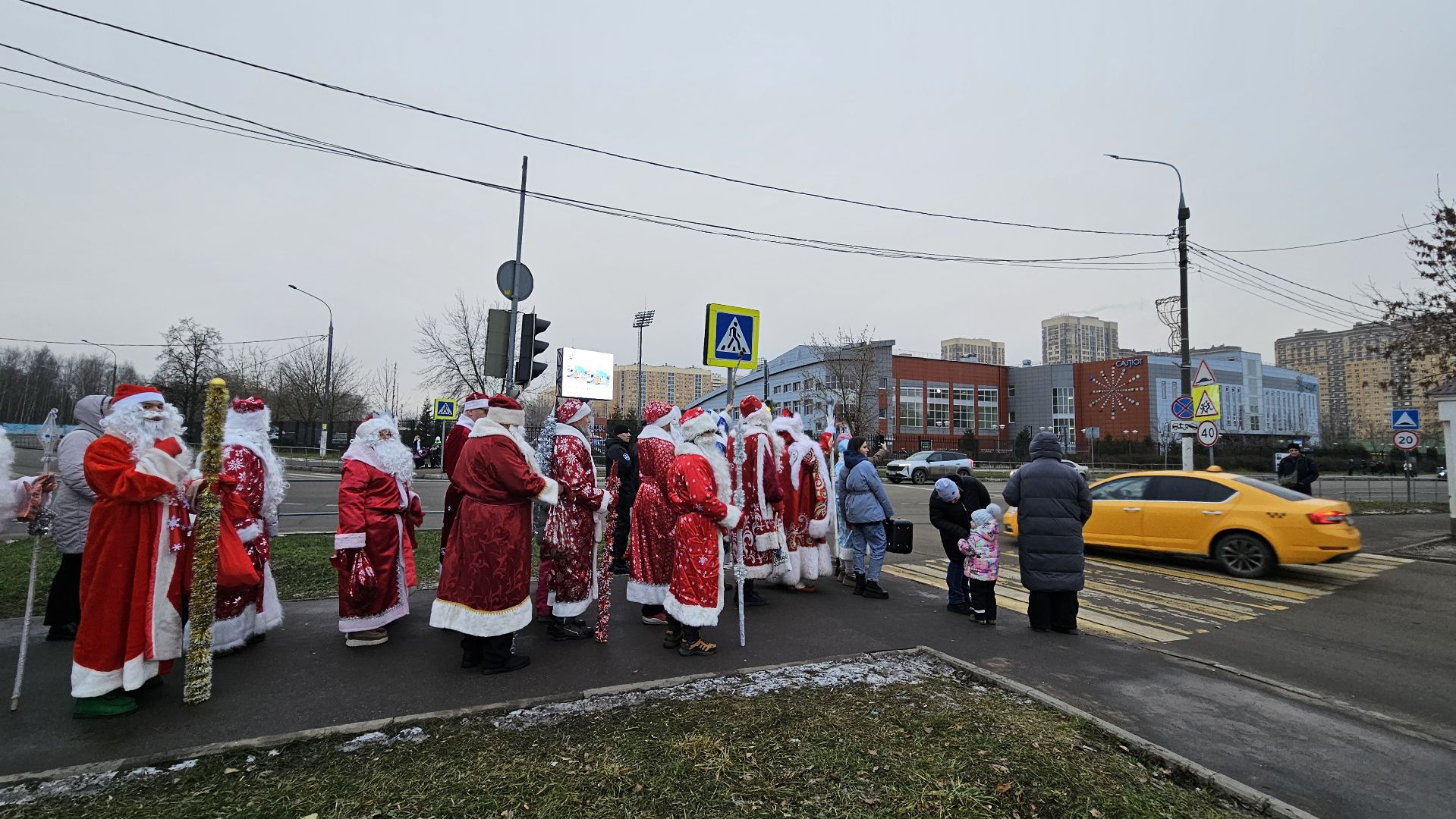 площадь собина, центральный парк победы, дед мороз, фестиваль про_морозов, шествие дедов морозов, долгопрудный,
