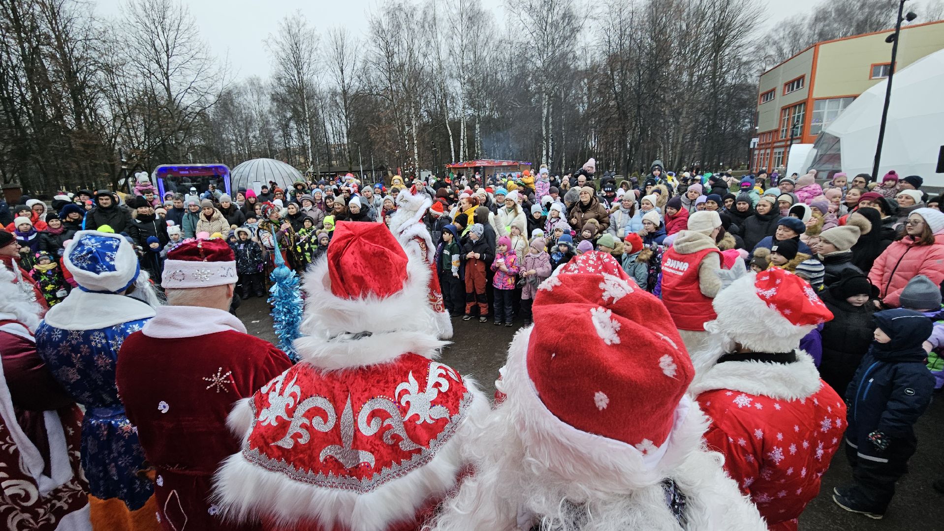 площадь собина, центральный парк победы, дед мороз, фестиваль про_морозов, шествие дедов морозов, долгопрудный,