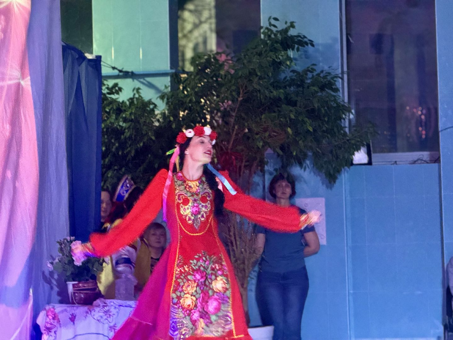 елка на воде, ленинский городской округ, новогоднее шоу , дельфин ,