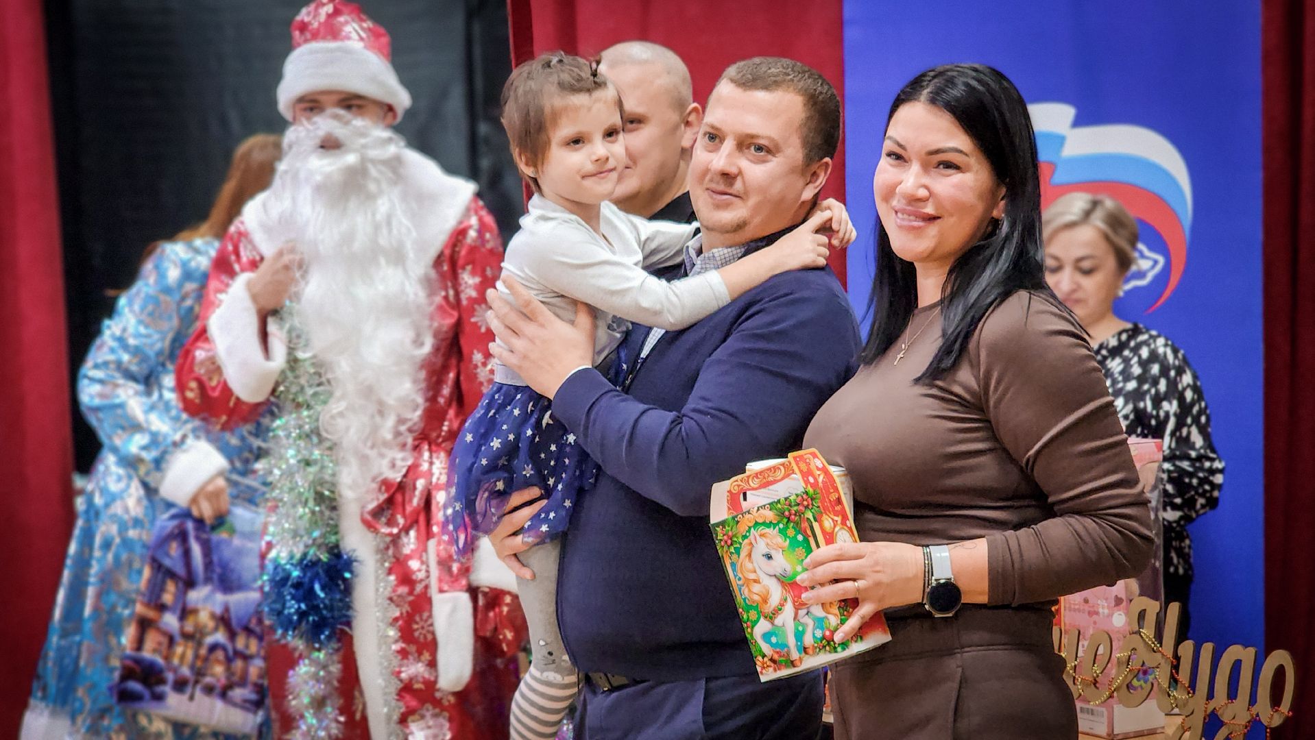 дети, благотворительная новогодняя акция , елка желаний в бронницах, комиссия по делам несовершеннолетних ,