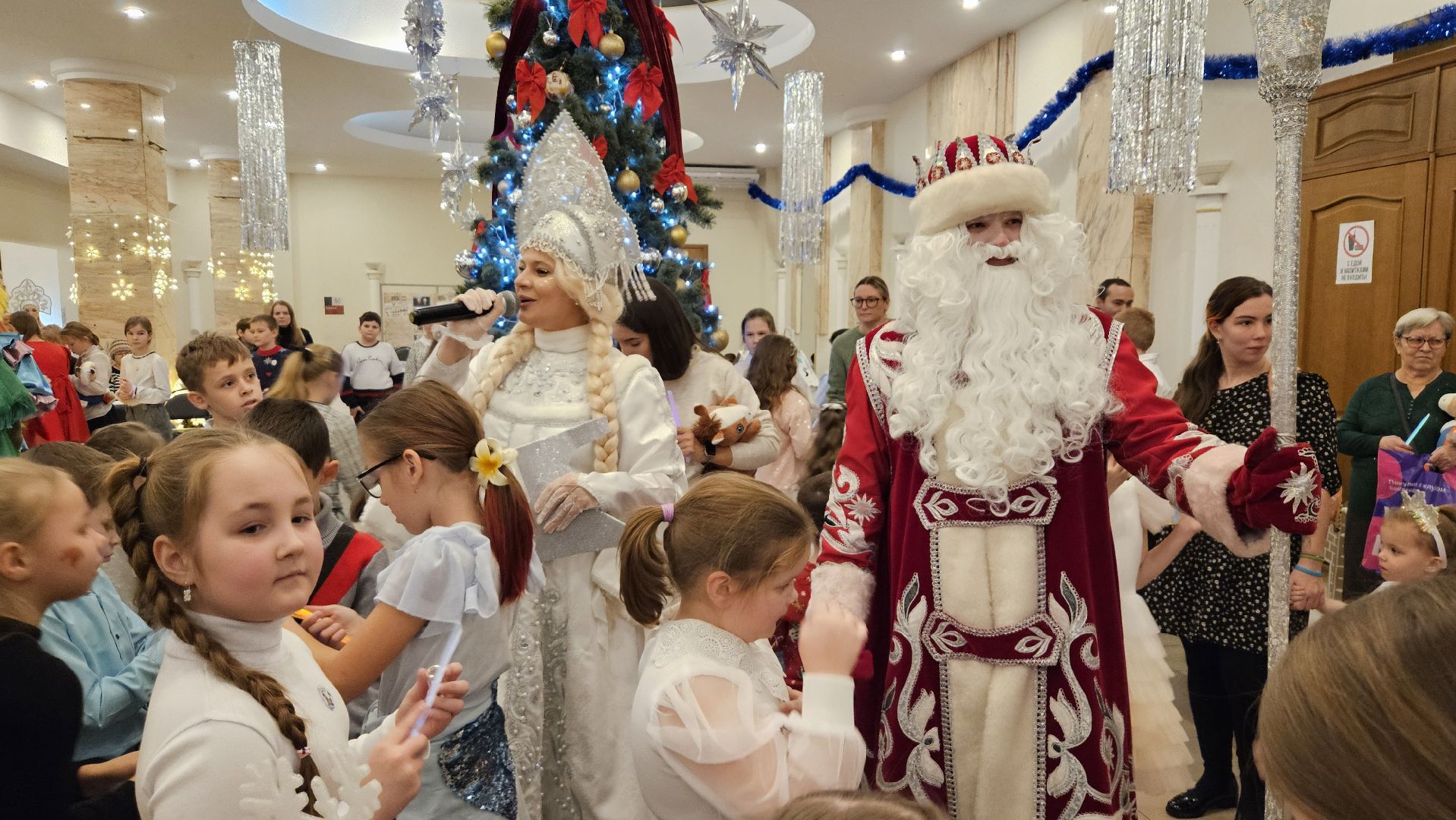 долгопрудный, елка главы, елка главы округа, сво,  дети, дети участников сво, новый год,дк вперед, новогодний праздник для детей,