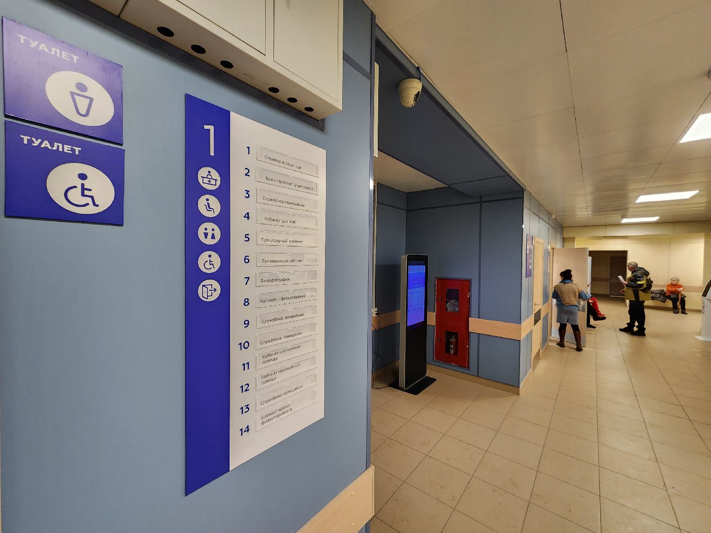 чехов, улица пионерская 2, взрослая поликлиника, окончание ремонта,  модернизация, реконструкция, замена кровли, фасадные работы, инженерные сети, внутренняя отделка помещений, новое оборудование, кондиционеры, инфоматы, кардиокресло, кардиограмма, прививочный кабинет, вакцинация от пневмонии, терапевты, врачи узких специализаций, открытие поликлиники, заместитель главного врача, александра мурашкина, прием врачей,благоустройство территории,