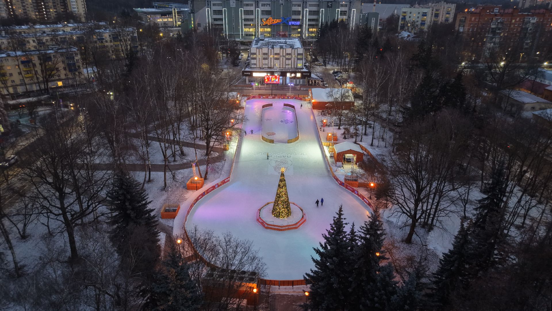 видео с коптера, сквер юбилейный химки, каток в химках,