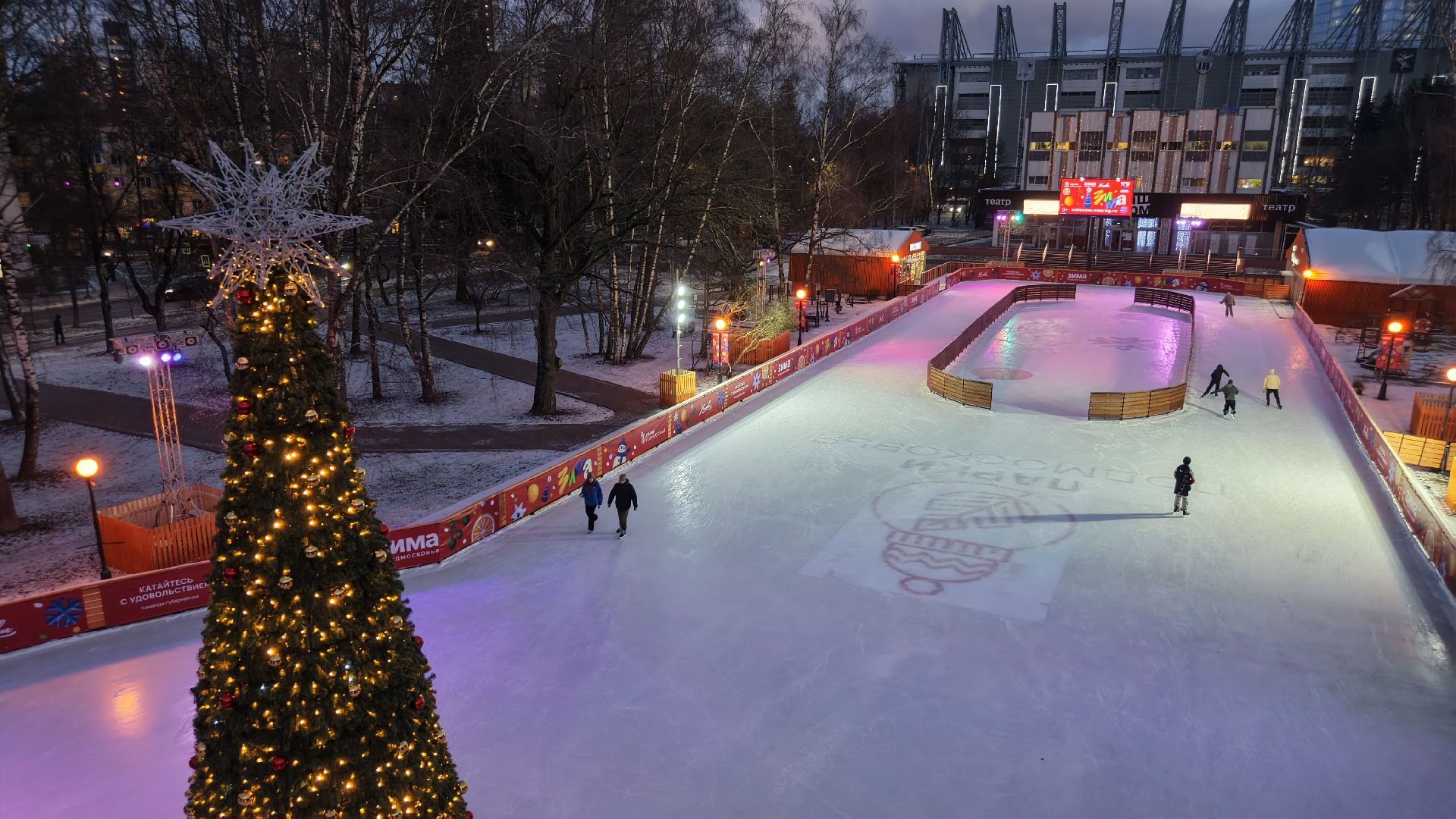 видео с коптера, сквер юбилейный химки, каток в химках,