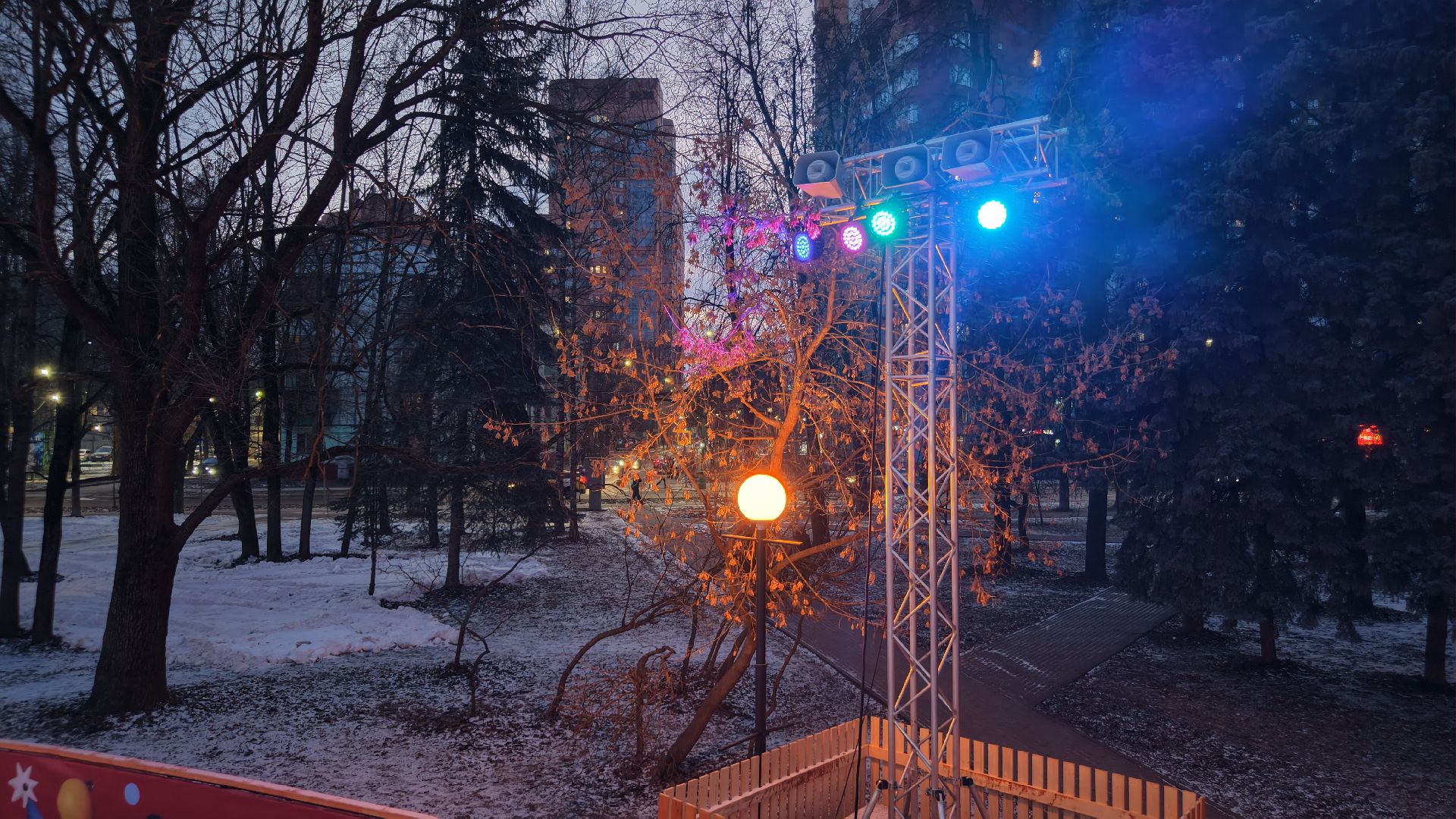 видео с коптера, сквер юбилейный химки, каток в химках,