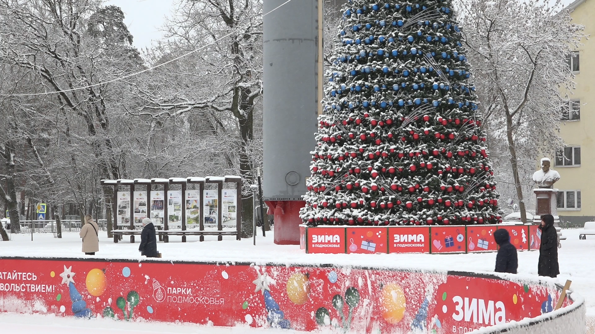 власиха уборка снега, улицы власихи, снег на улице, коммунальщики власихи,