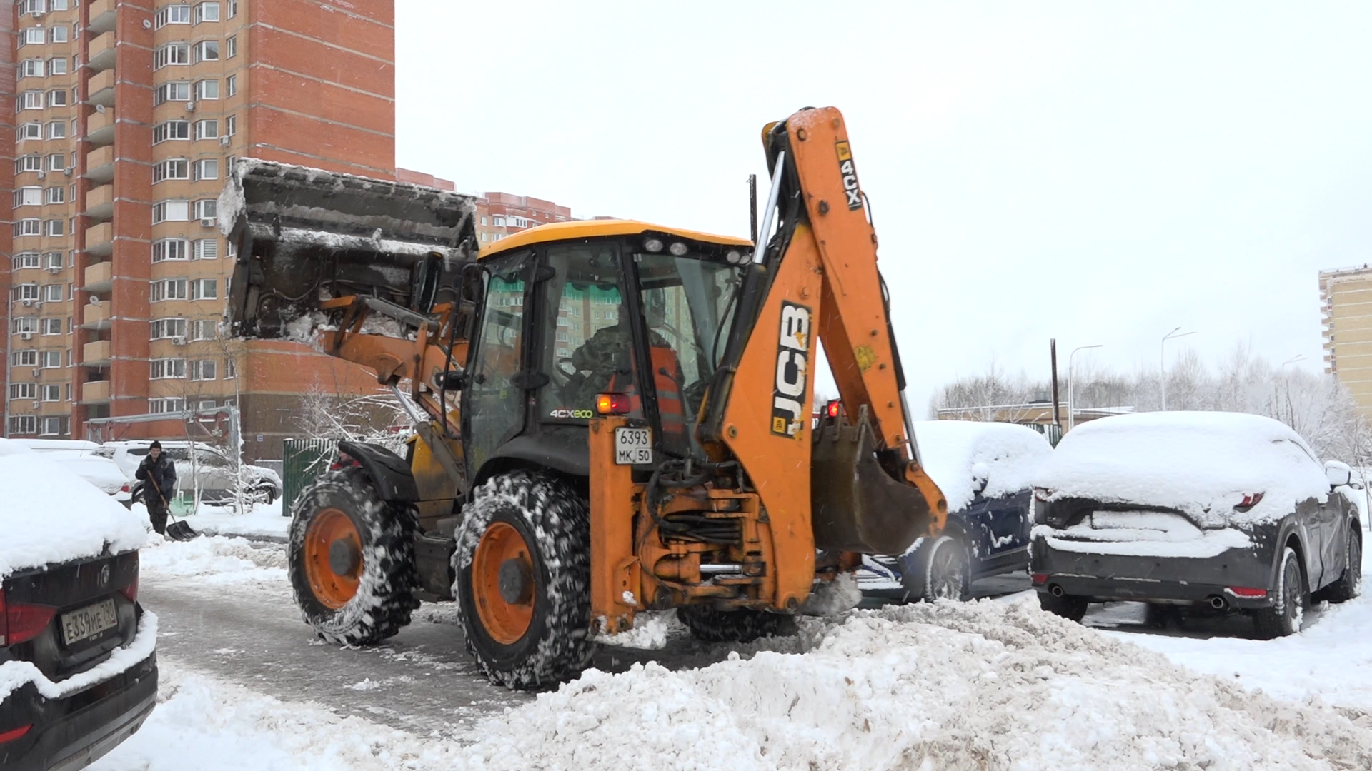 власиха уборка снега, улицы власихи, снег на улице, коммунальщики власихи,