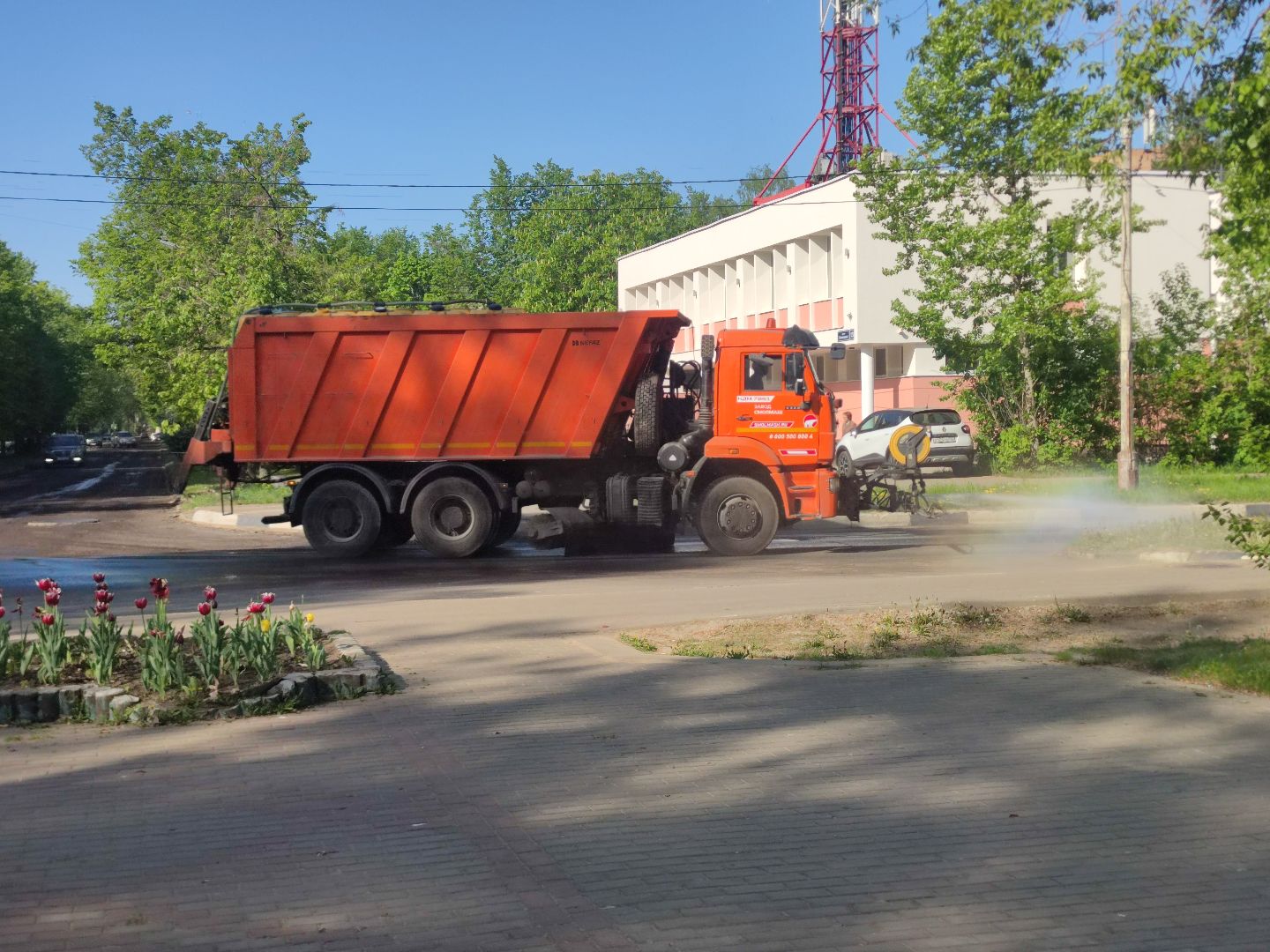 уборка улиц, машинная уборка, поливальная машина, Дубна