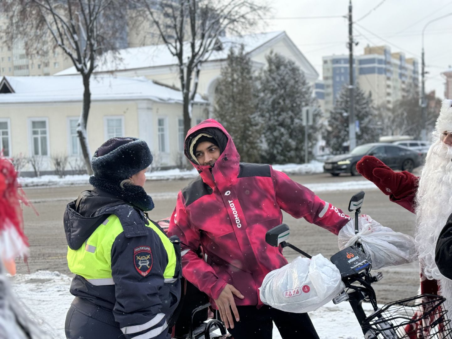 новогодний патруль, сотрудники гибдд, ленинский городской округ, дед мороз, правила безопасности дорожного движения,