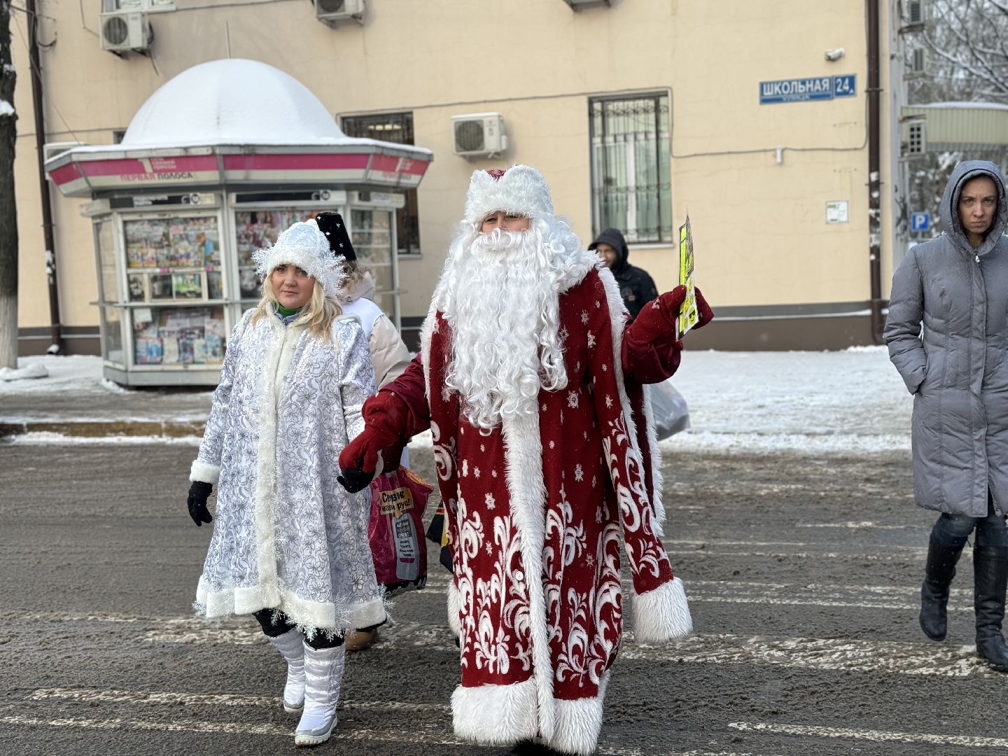 новогодний патруль, сотрудники гибдд, ленинский городской округ, дед мороз, правила безопасности дорожного движения,