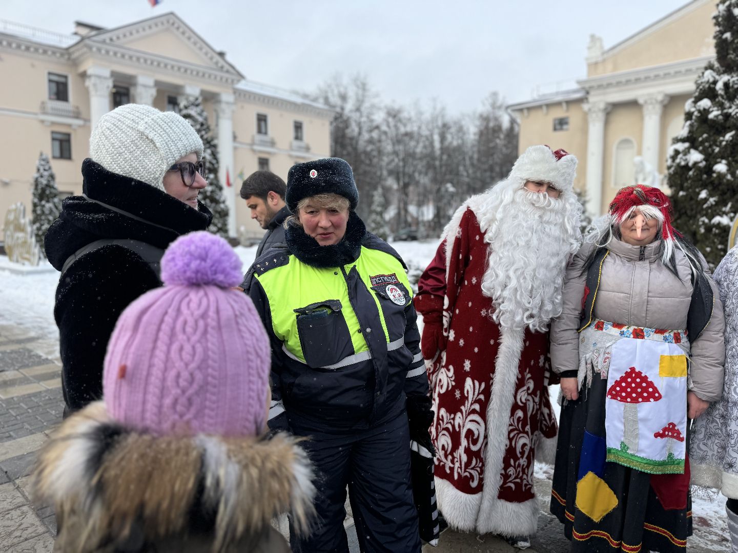 новогодний патруль, сотрудники гибдд, ленинский городской округ, дед мороз, правила безопасности дорожного движения,