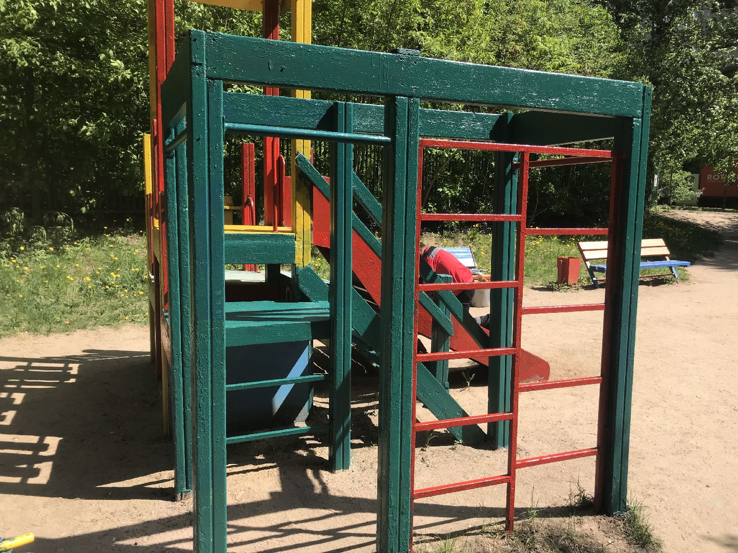 Балашиха, детская площадка, покраска скамеек, песочница, уборка территории, благоустройство, мобильная бригада, весна, порядок, ремонт