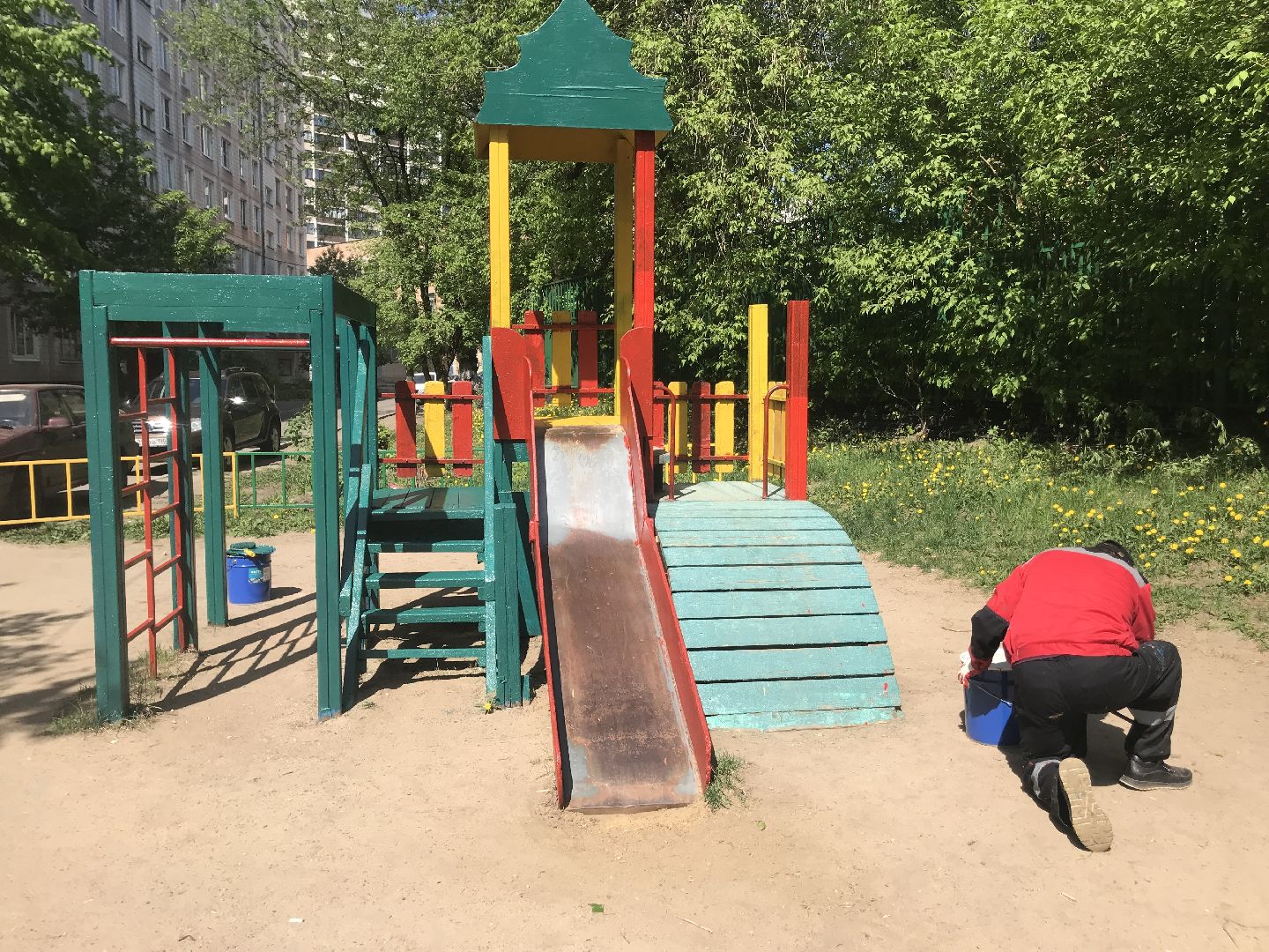 Балашиха, детская площадка, покраска скамеек, песочница, уборка территории, благоустройство, мобильная бригада, весна, порядок, ремонт