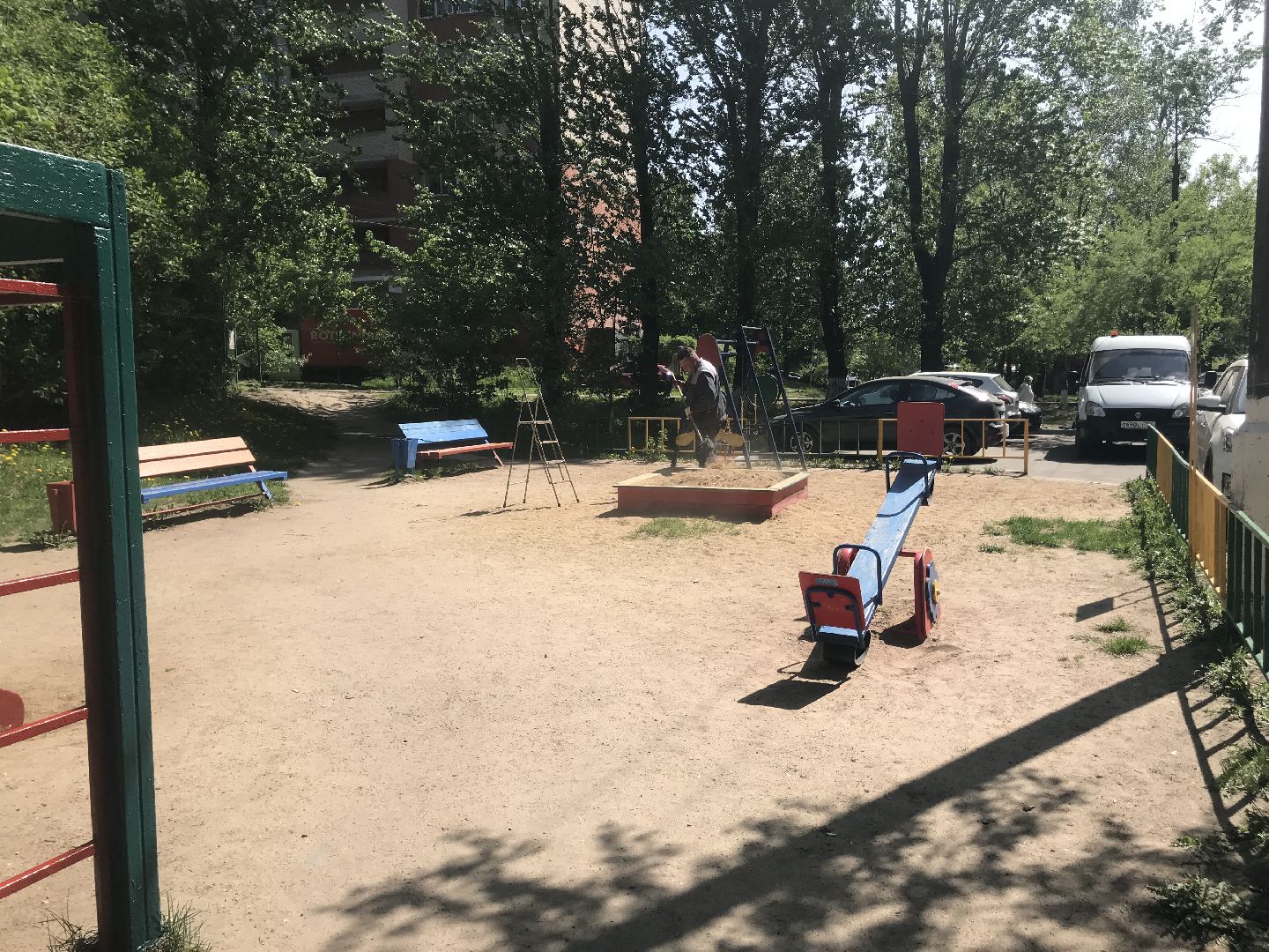 Балашиха, детская площадка, покраска скамеек, песочница, уборка территории, благоустройство, мобильная бригада, весна, порядок, ремонт