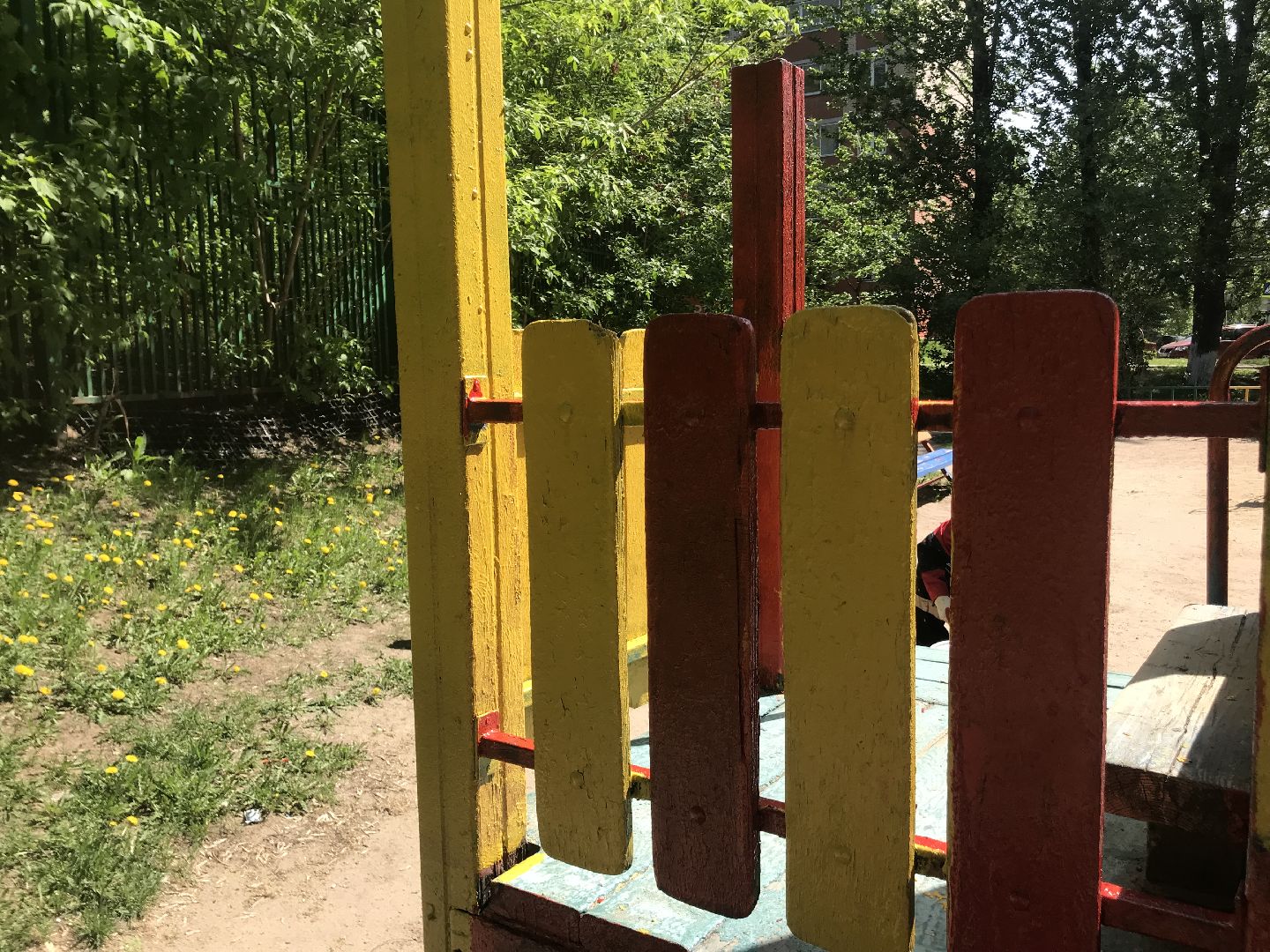 Балашиха, детская площадка, покраска скамеек, песочница, уборка территории, благоустройство, мобильная бригада, весна, порядок, ремонт