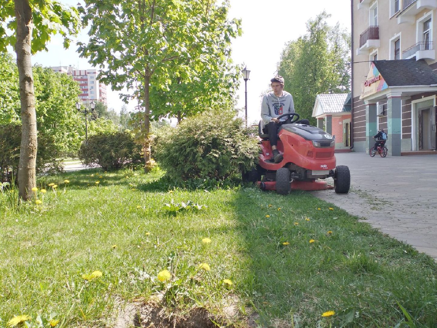 покос травы, благоустройство, Лосино-Петровский