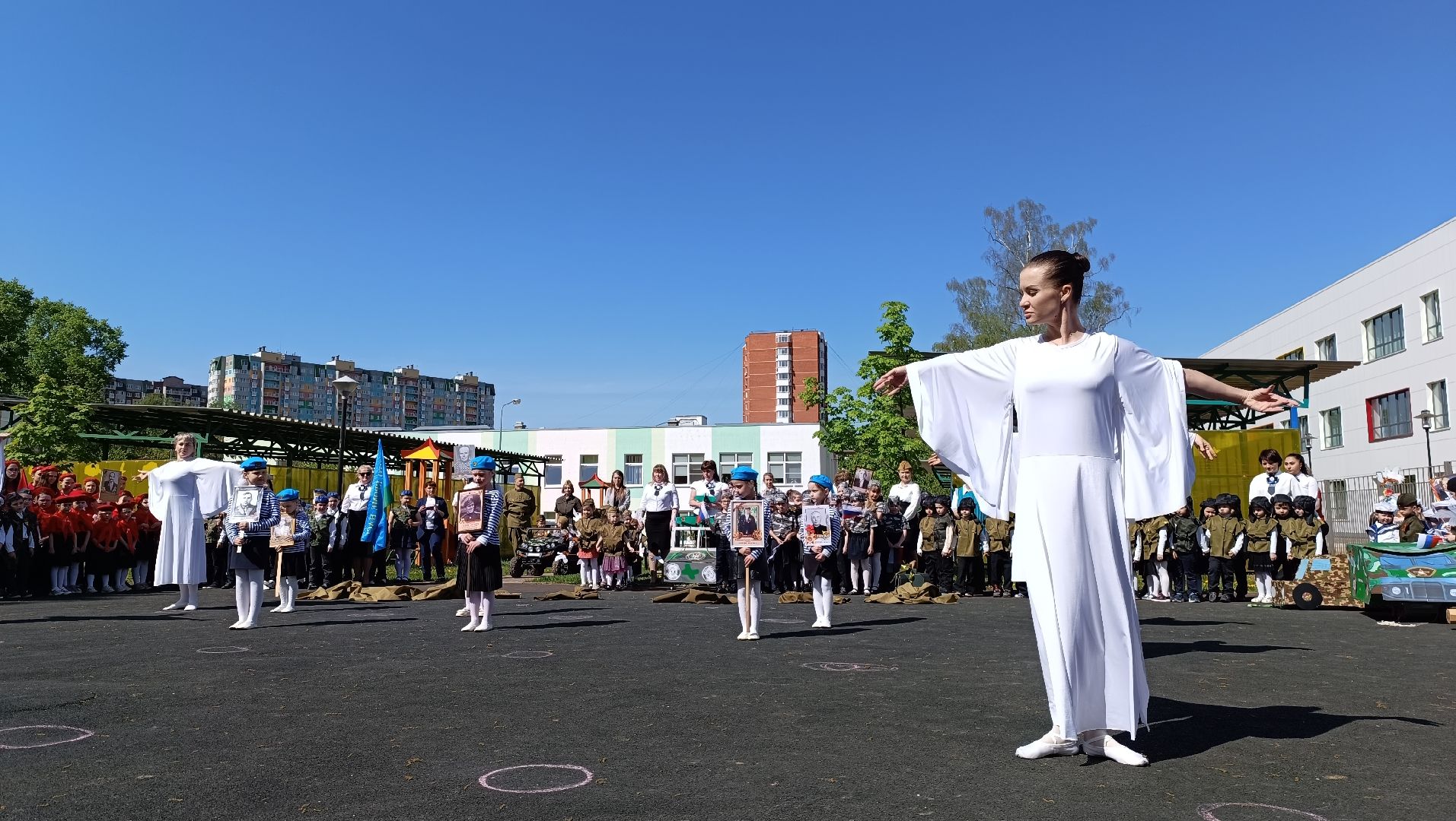 Лобня, образование, парад