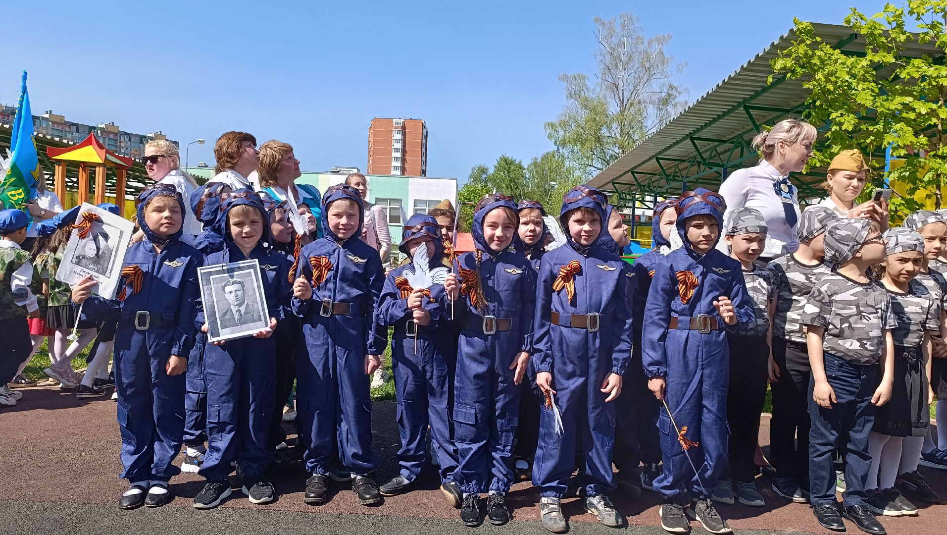 Лобня, образование, парад