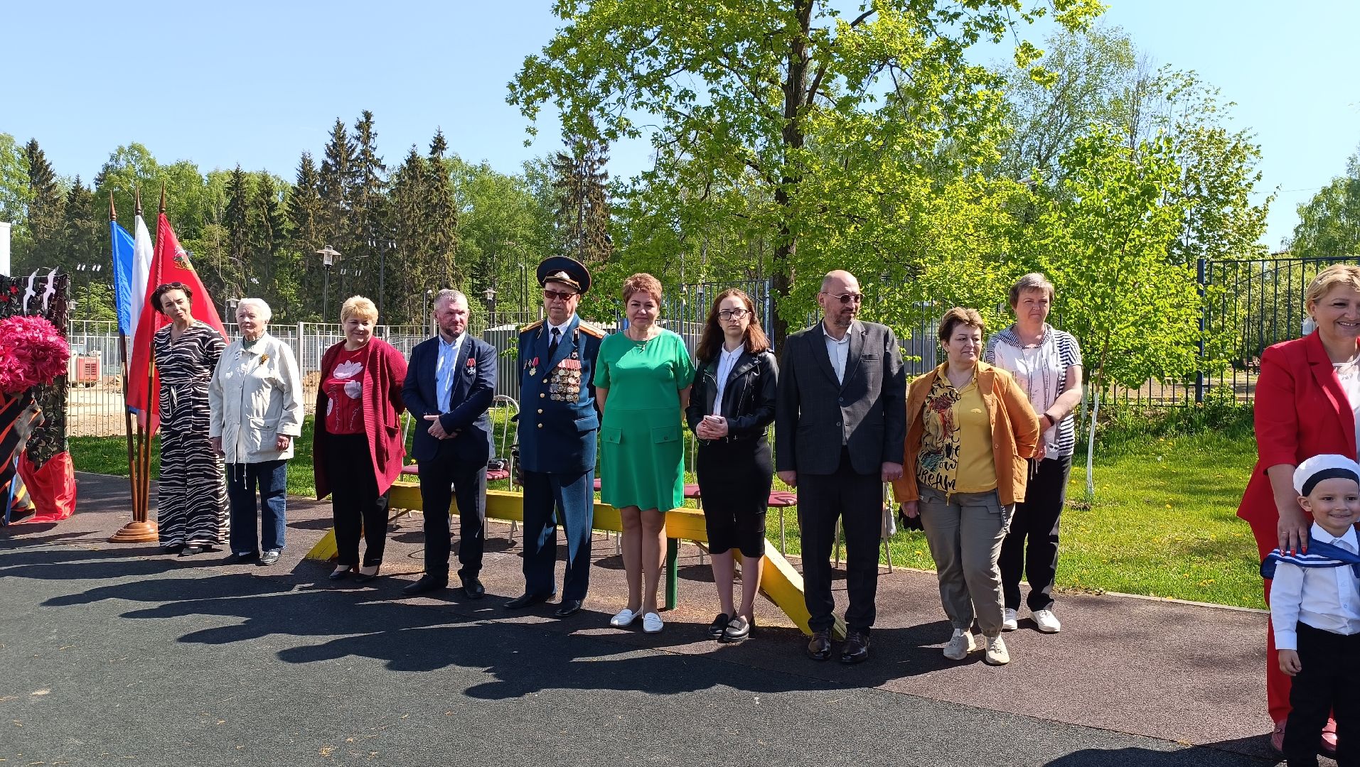 Лобня, образование, парад