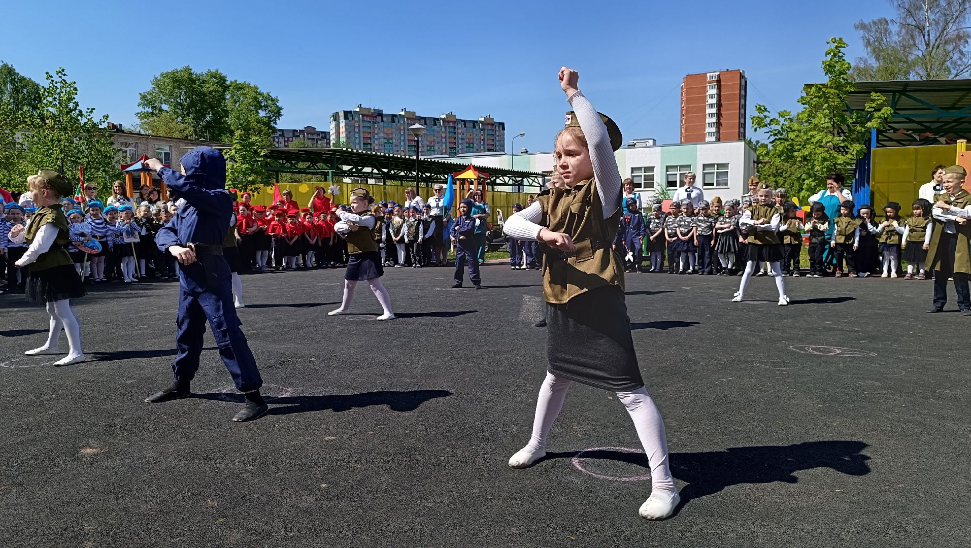 Лобня, образование, парад