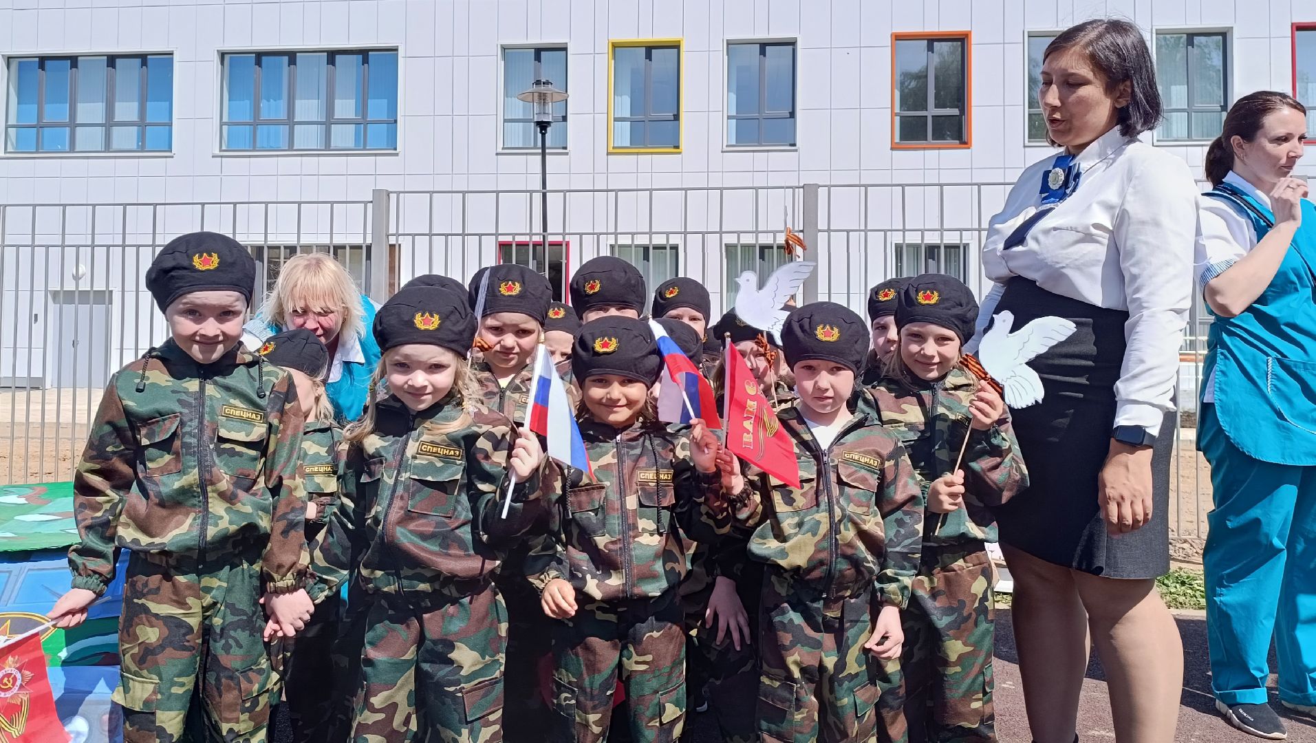 Лобня, образование, парад