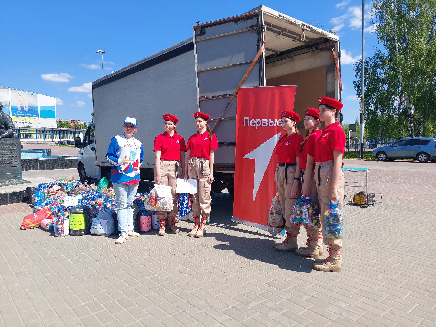 пластиковые крышки, акция, помощь, переработка мусора,