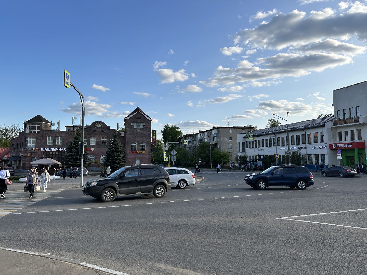 Строительство, круговое движение, пробки