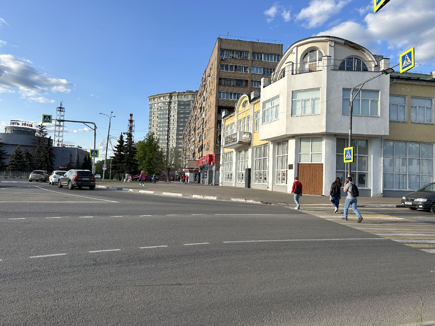 Строительство, круговое движение, пробки