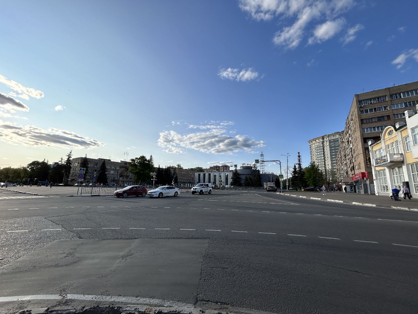 Строительство, круговое движение, пробки