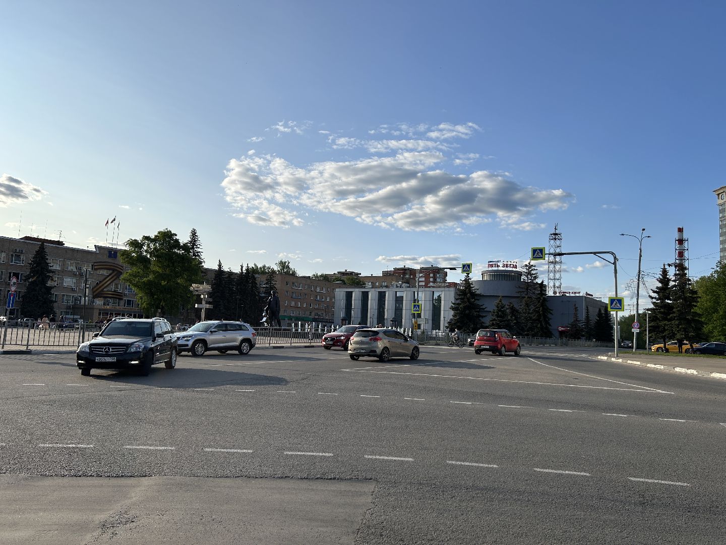 Строительство, круговое движение, пробки