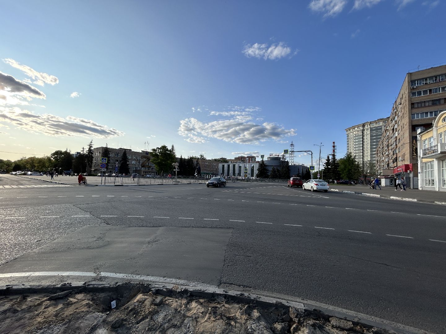 Строительство, круговое движение, пробки