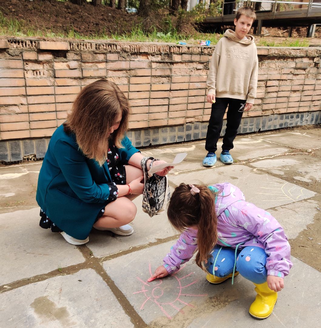 Красноармейск, Пушкинский, диспансеризация, дети, рисунки на асфальте