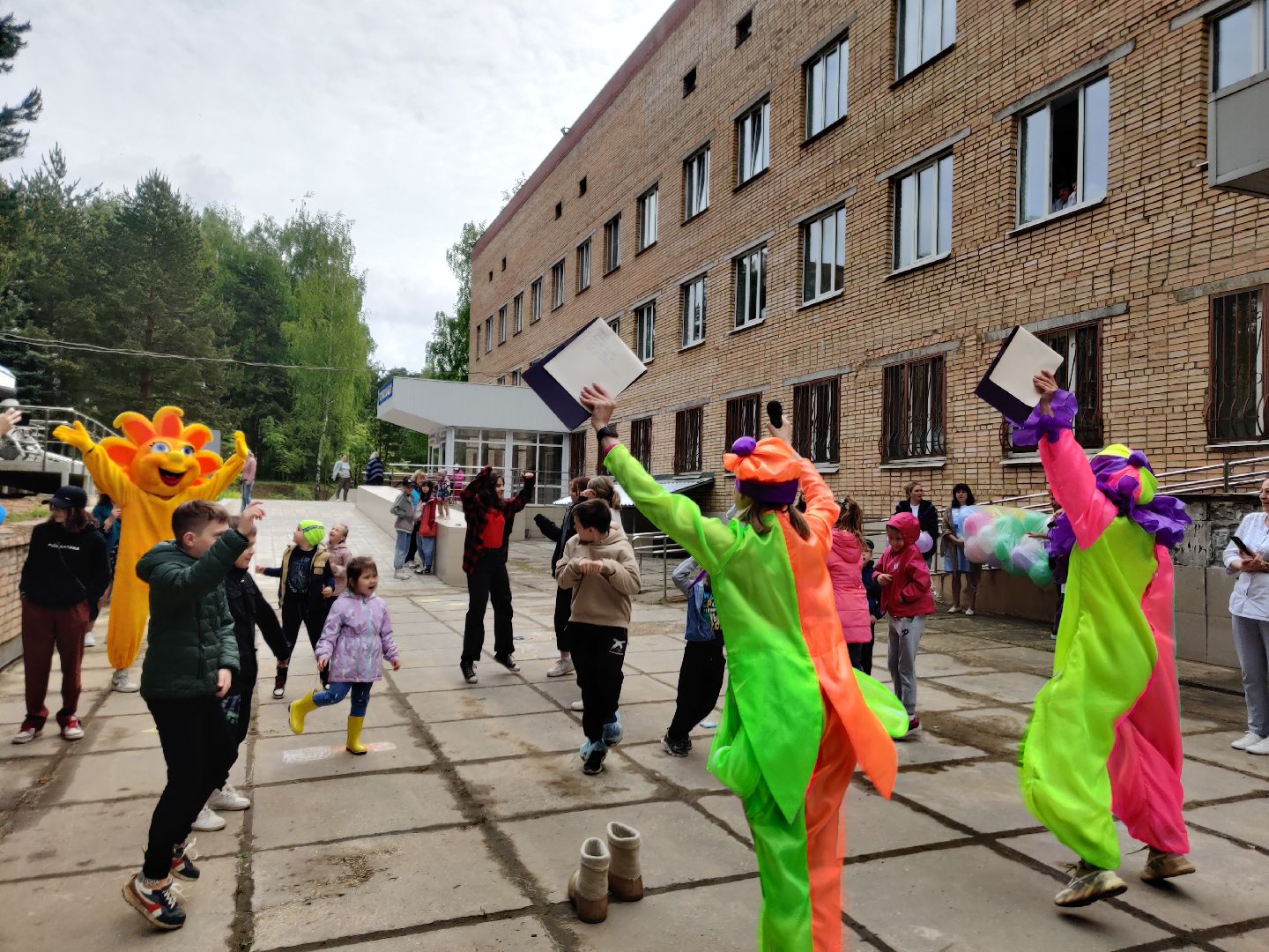 Красноармейск, Пушкинский, диспансеризация, дети, рисунки на асфальте