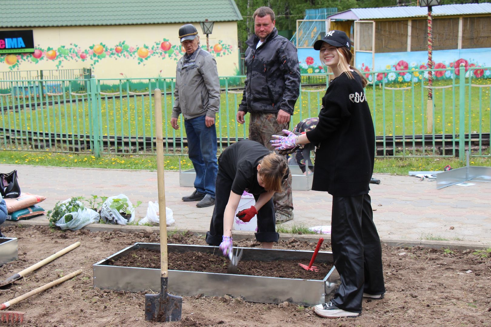 Лобня, парк, огород