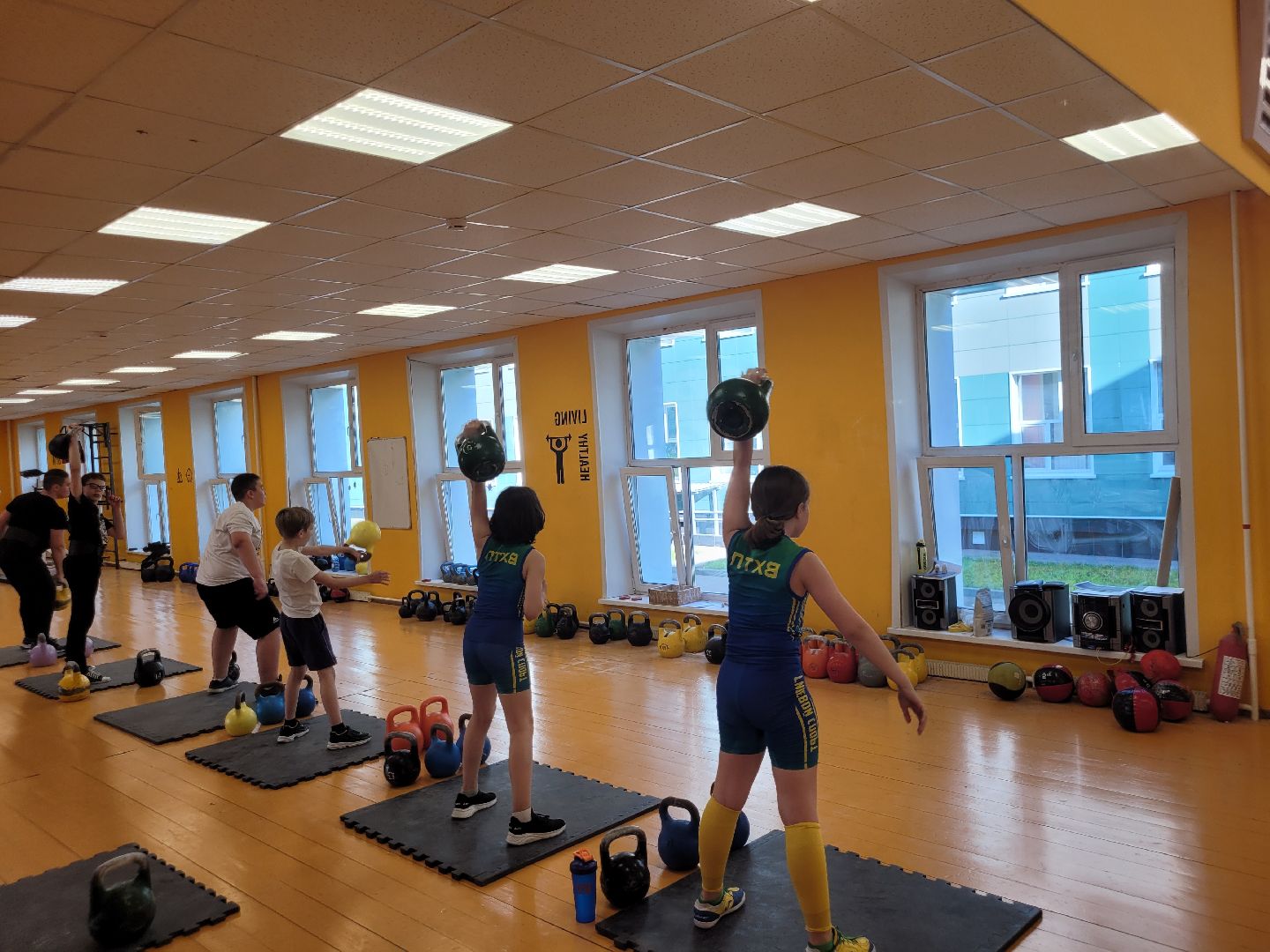 гиревой спорт; видное; успех; дети; рекорд