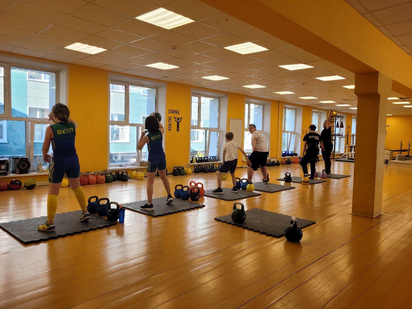 гиревой спорт; видное; успех; дети; рекорд