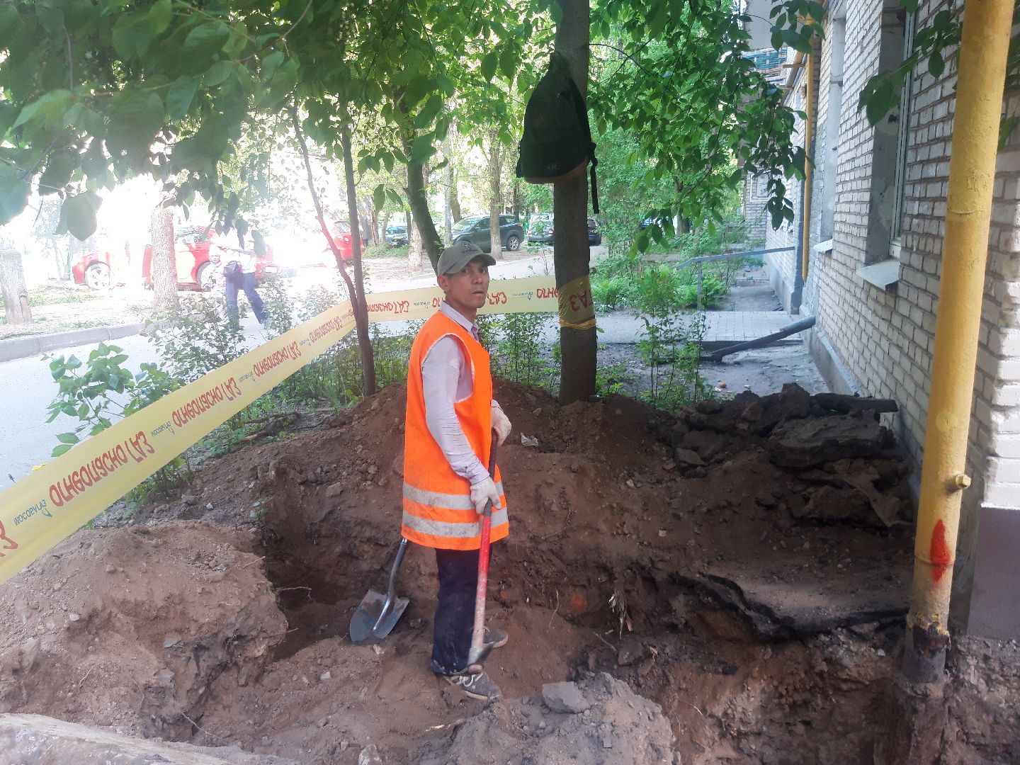 двор, помощь людям,