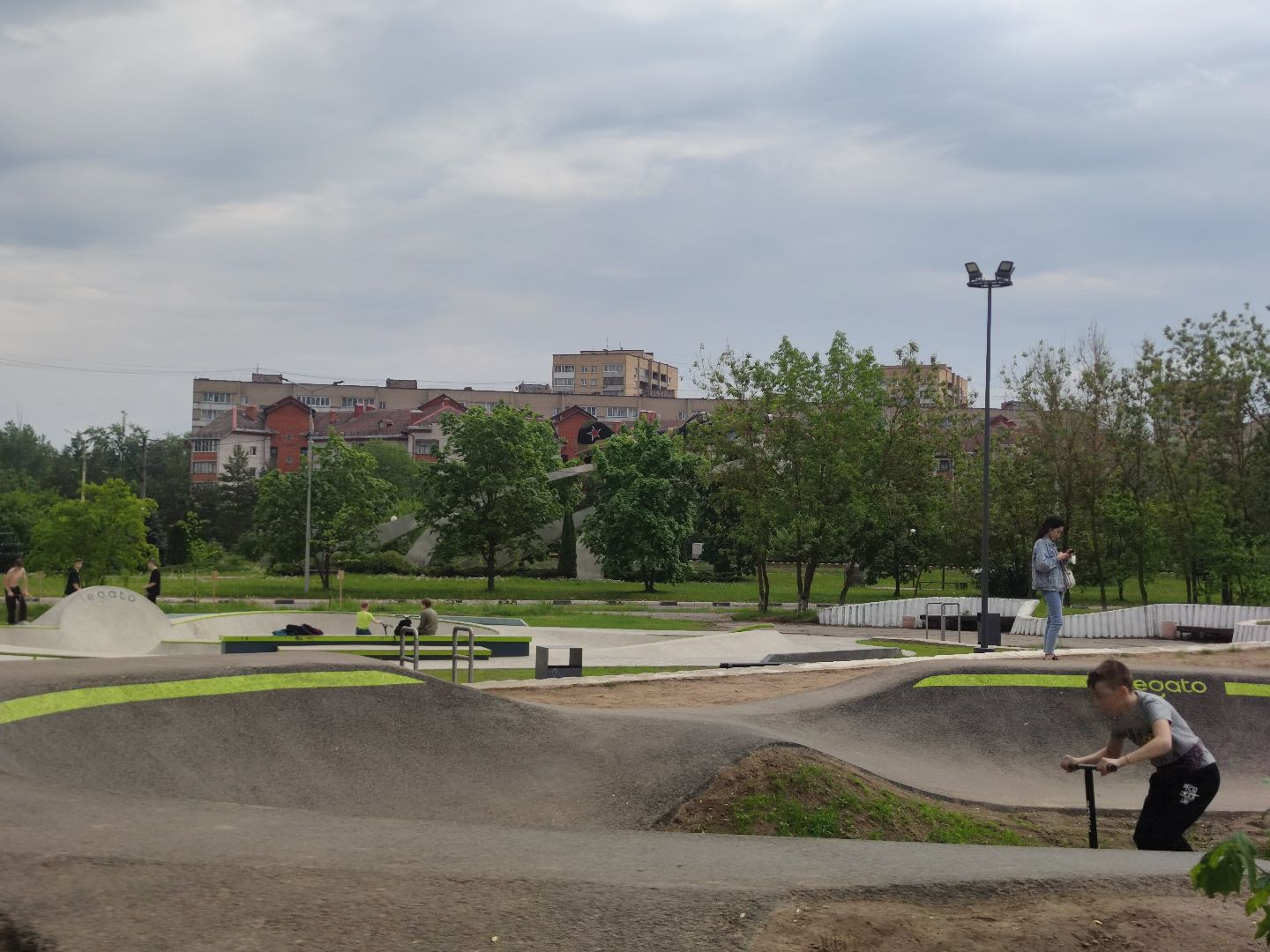 Лавочки, скейт-парк, Сбер, Дубна