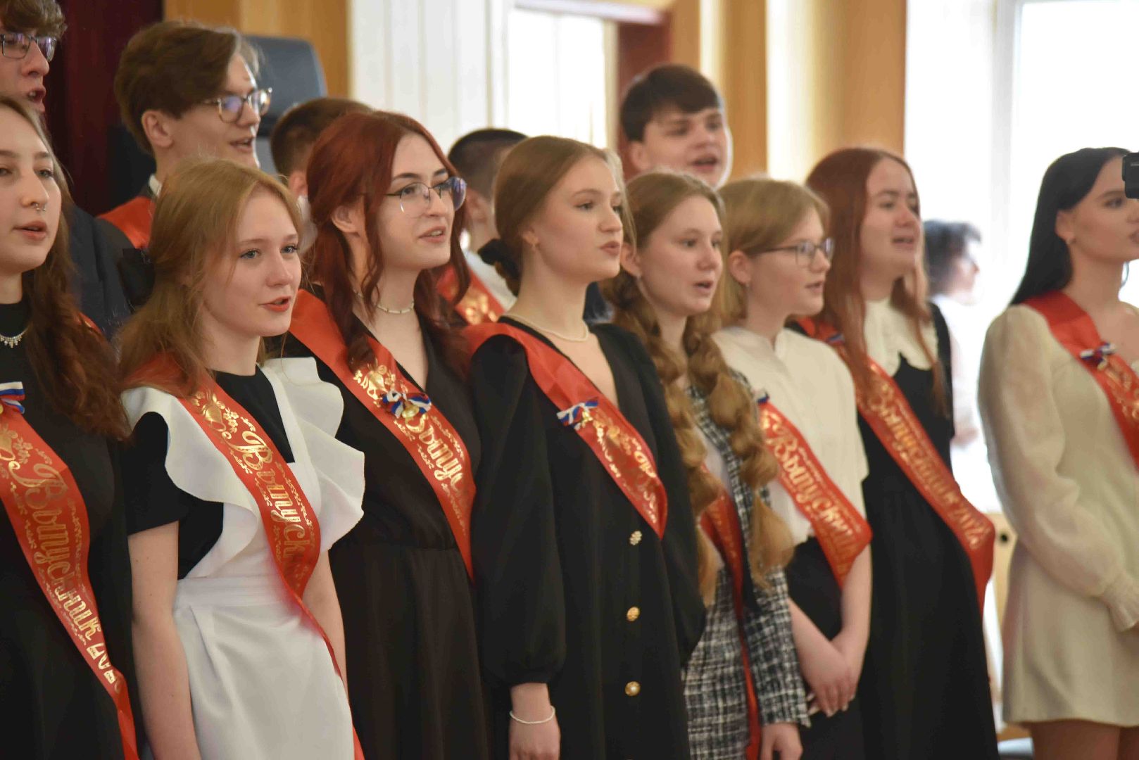 Химки, последний звонок, выпускники