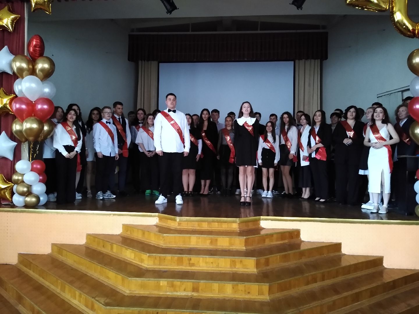 Раменское, образование, последний звонок в школе №19, а капелла выпускников