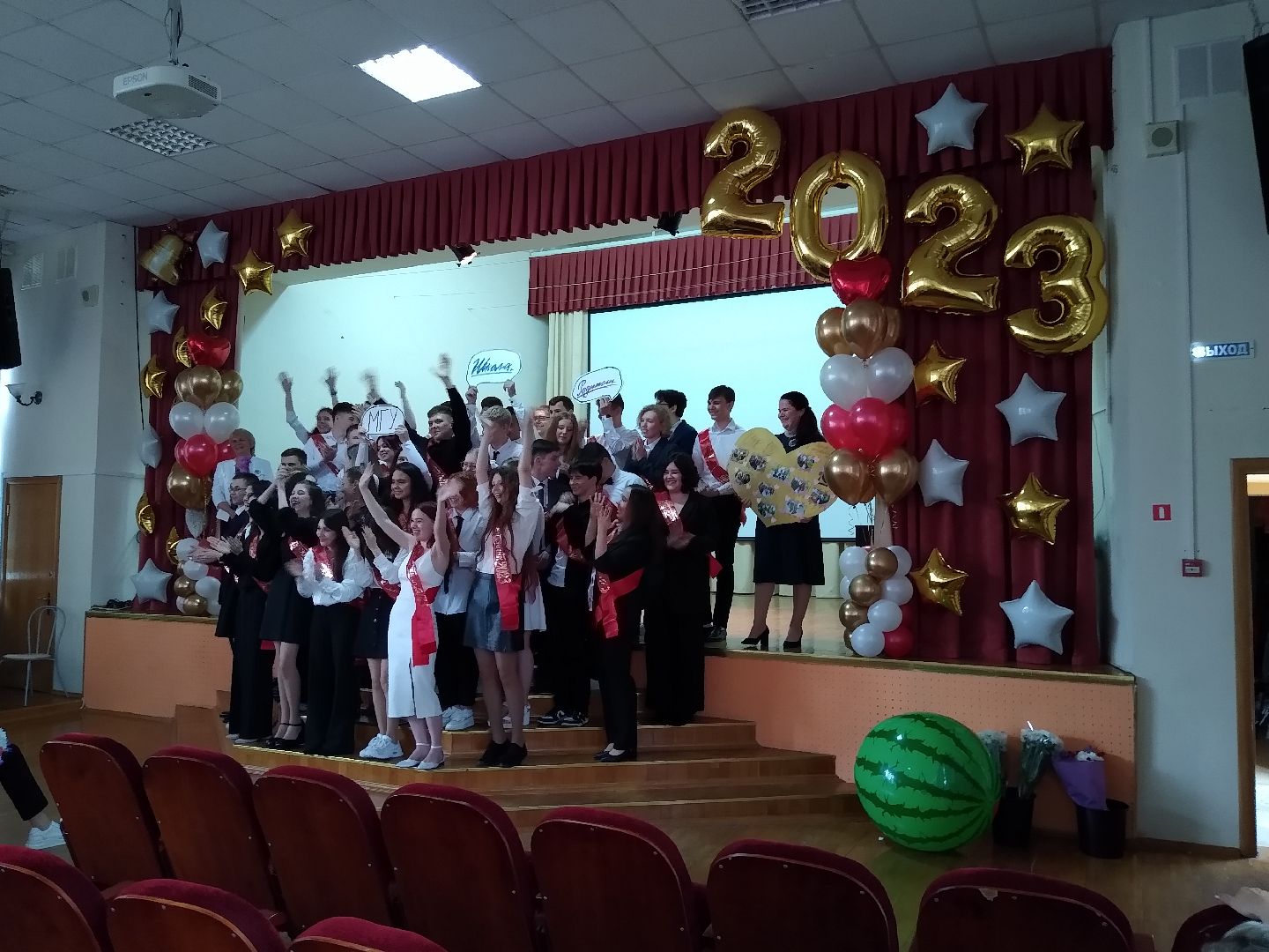 Раменское, образование, последний звонок в школе №19, а капелла выпускников