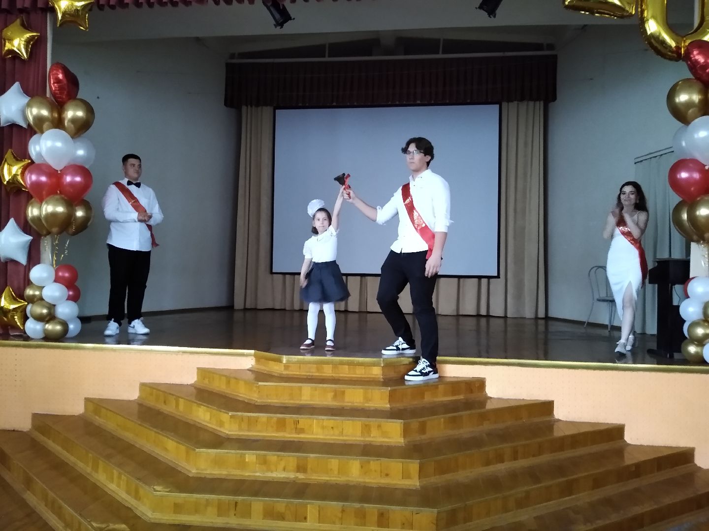 Раменское, образование, последний звонок в школе №19, а капелла выпускников