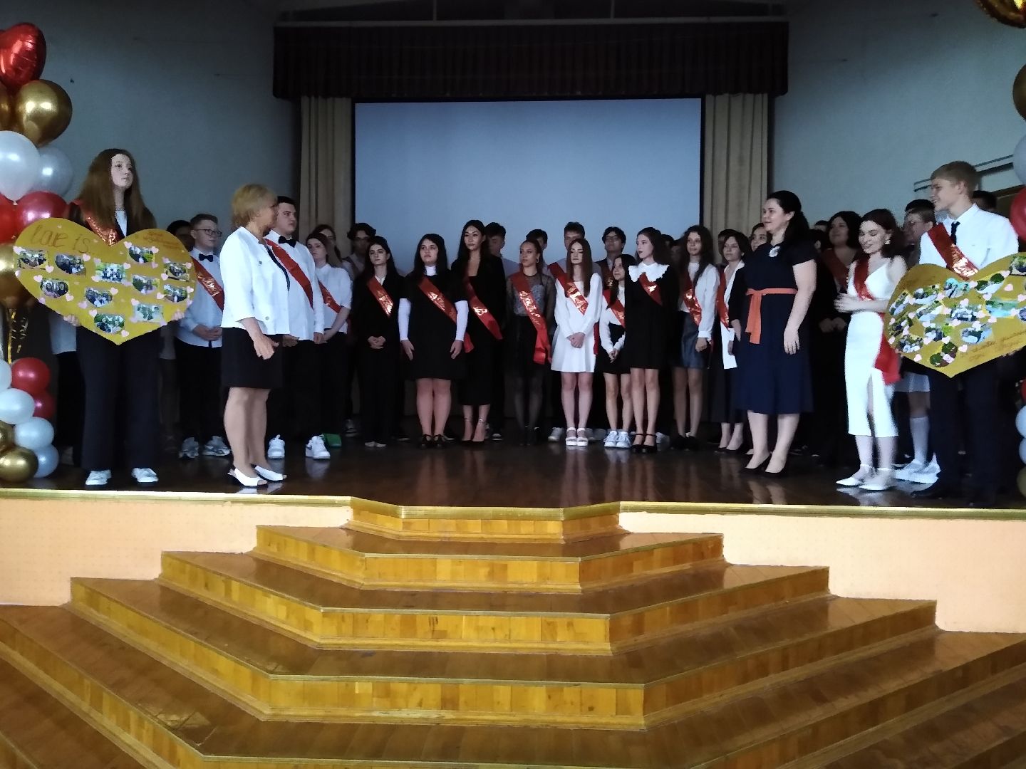 Раменское, образование, последний звонок в школе №19, а капелла выпускников