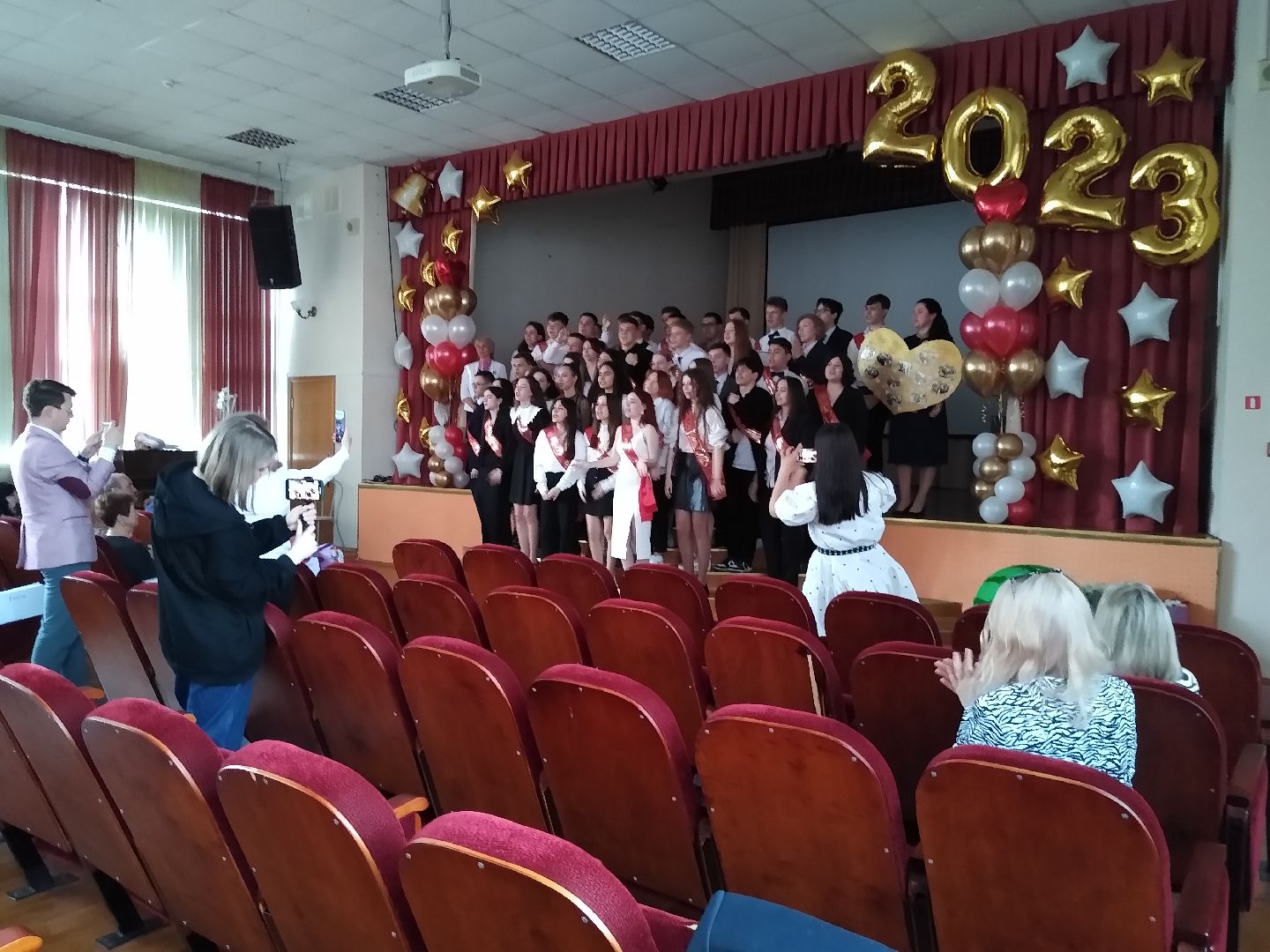 Раменское, образование, последний звонок в школе №19, а капелла выпускников