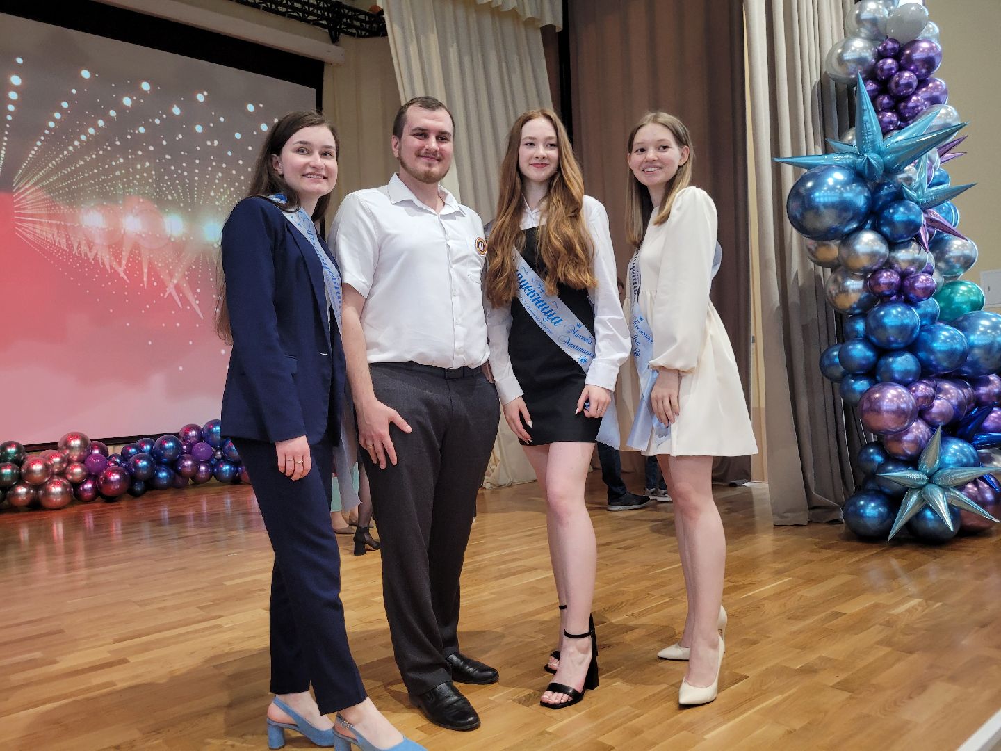 последний звонок; видное; гимназия; ученики