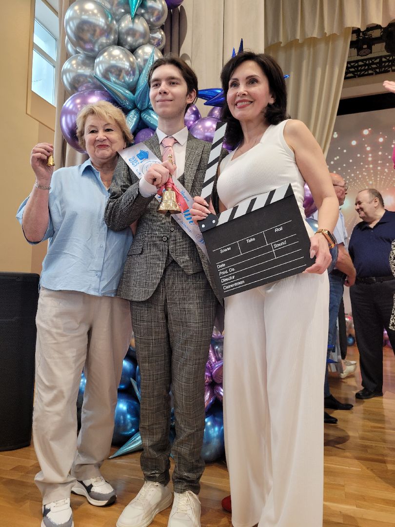 последний звонок; видное; гимназия; ученики