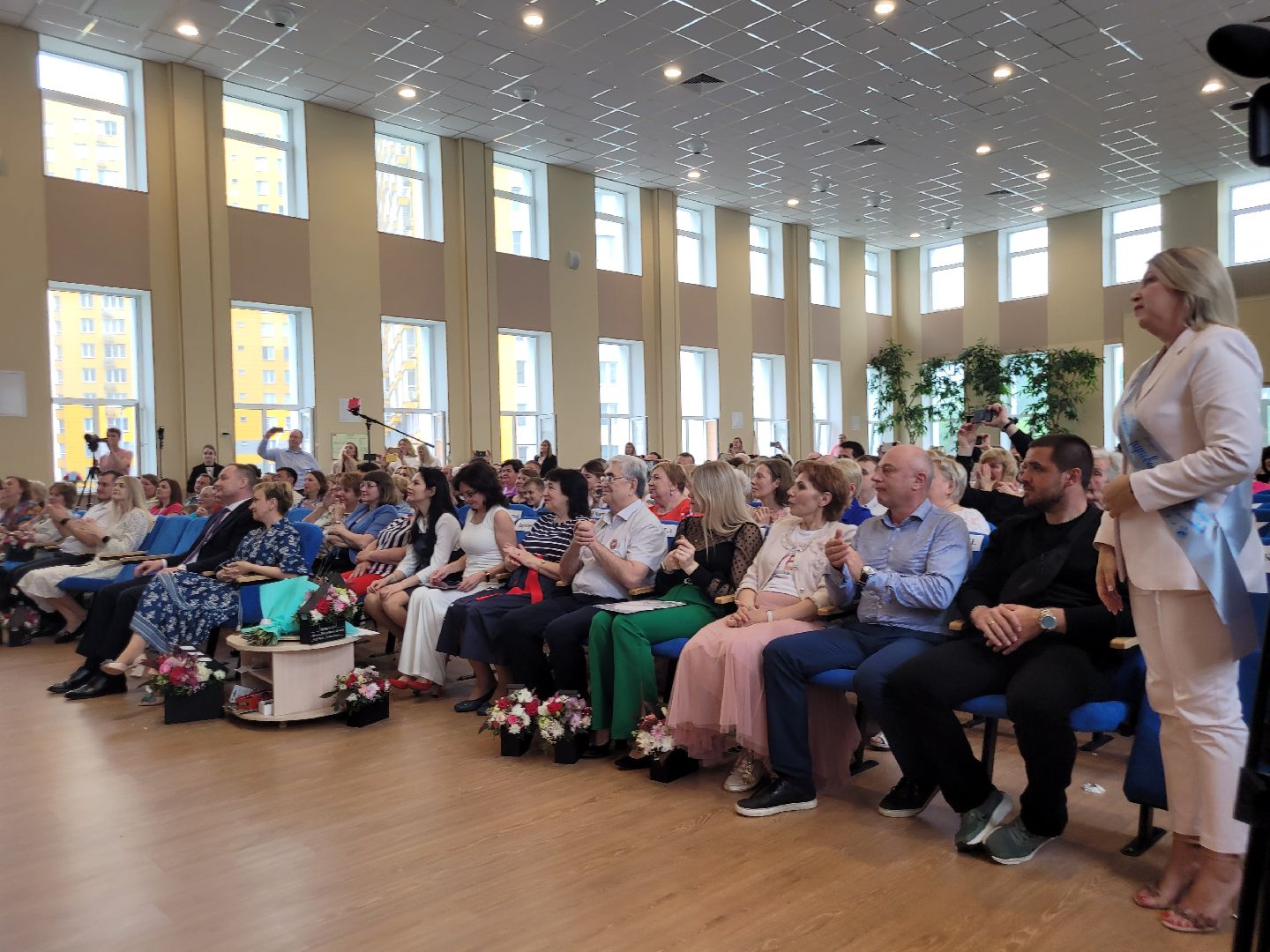 последний звонок; видное; гимназия; ученики