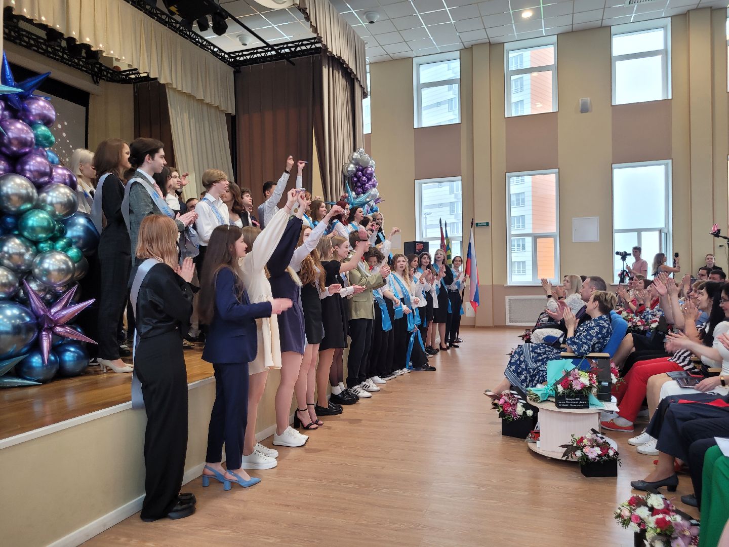 последний звонок; видное; гимназия; ученики